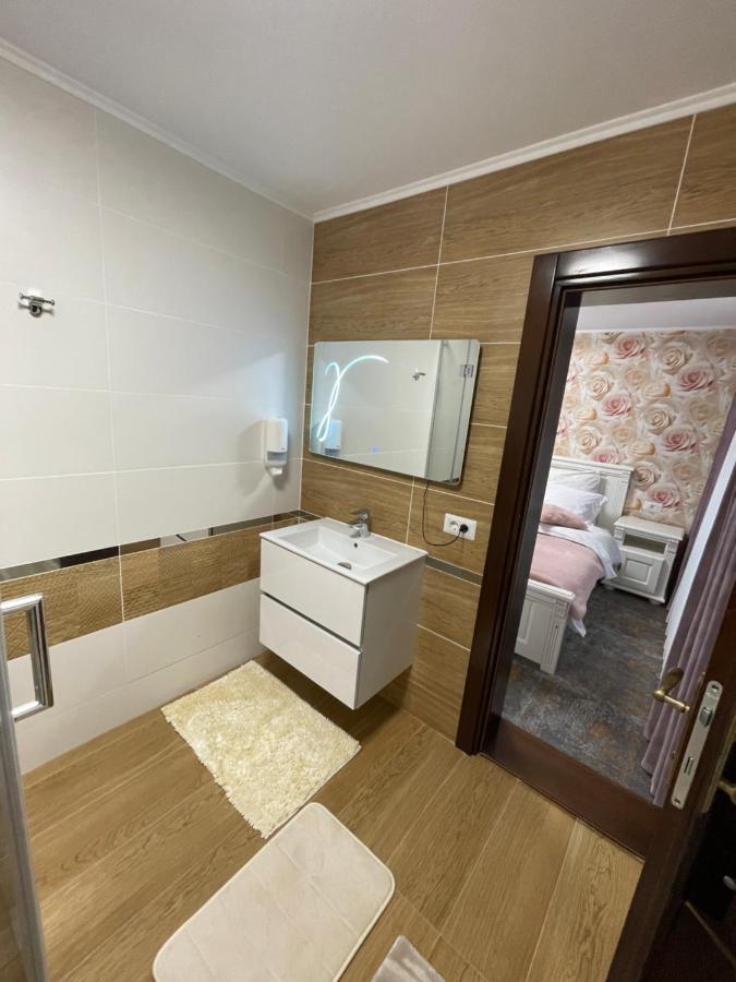Pensiunea Alexolar New One Arada Buitenkant foto